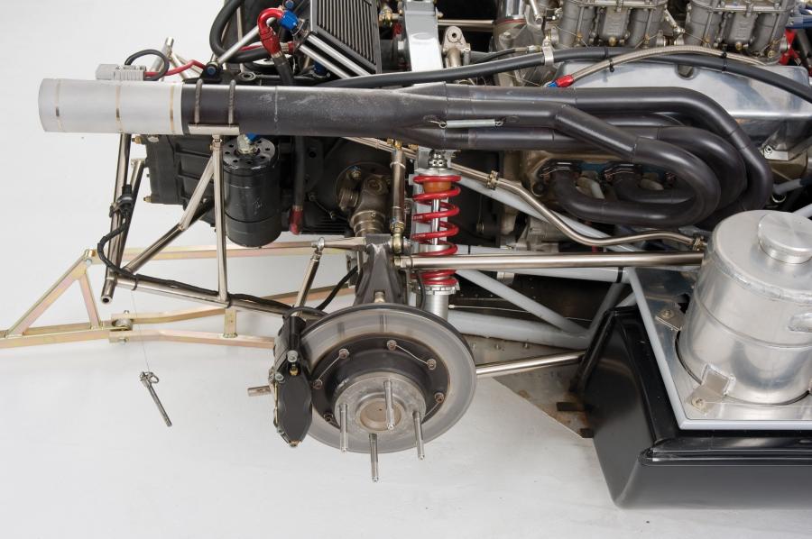 Моторный отсек McLaren M1B 1965 года  (фото 33 из 34)